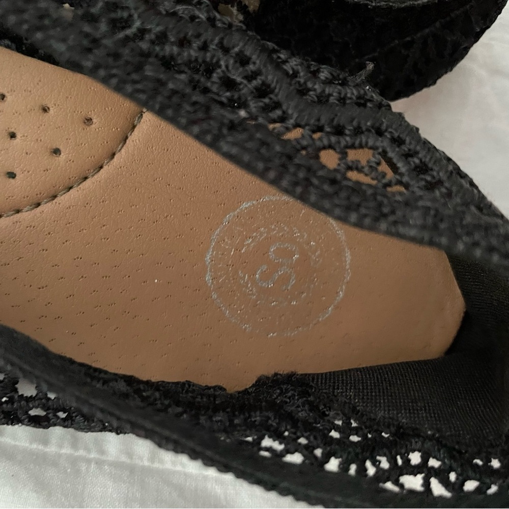 So Size 9 Shoes​ Lacy Black Flats - Picture 4 of 4